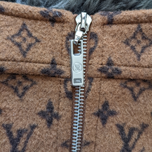 Louis Vuitton Monogram Wool Skirt. - Picture 11 of 16